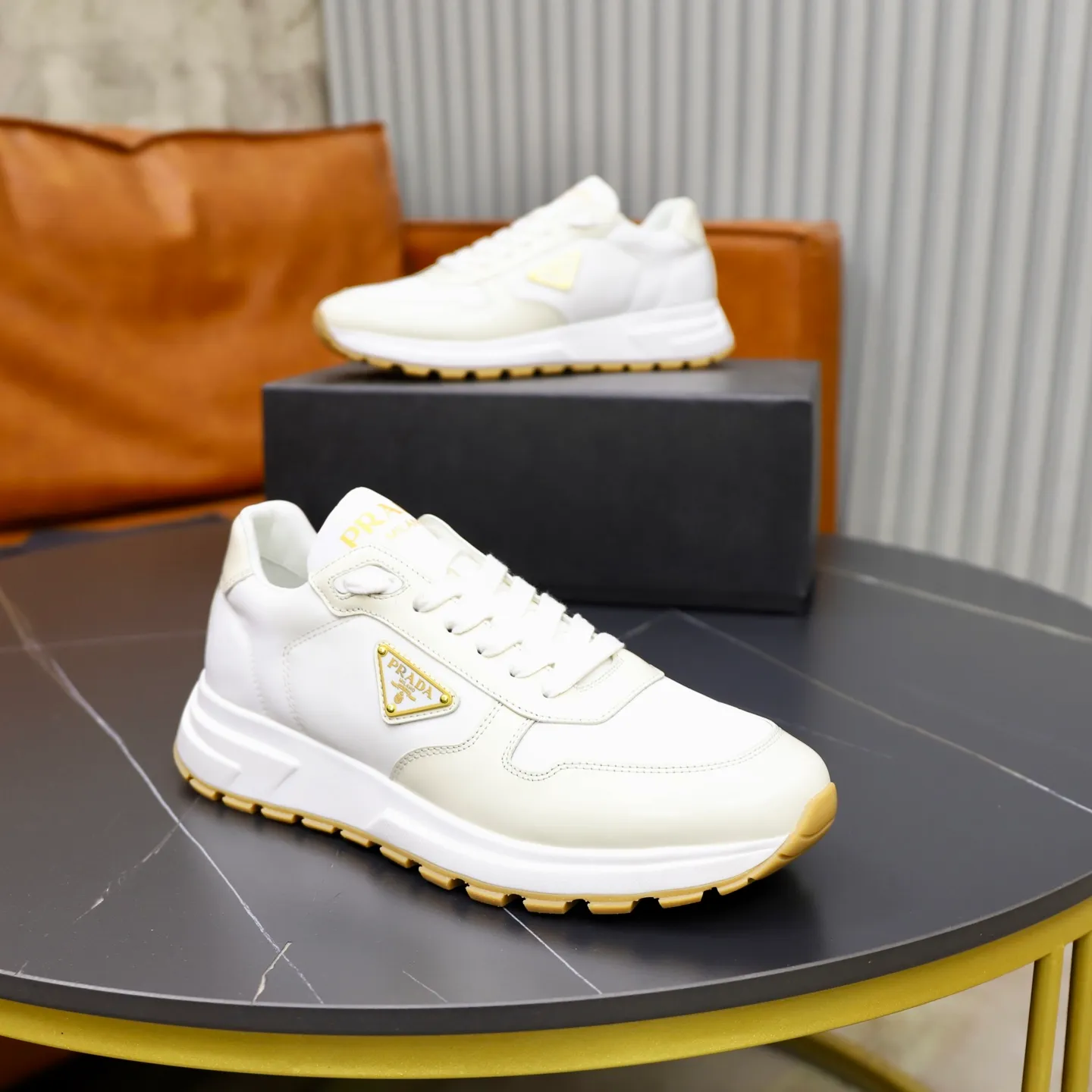 Factory price: 600💰Top original order Brand: PRADA (Prada) Standard code: Men's size 38/44 (45 can be customized) Grade: Same as the official website Material: Original cowhide stitched with imported cloth, cowhide lining, original combination of two-color wear-resistant soft outsole Style category: casual sports version, young fashion, European and American trend, British style Color: actual picture color